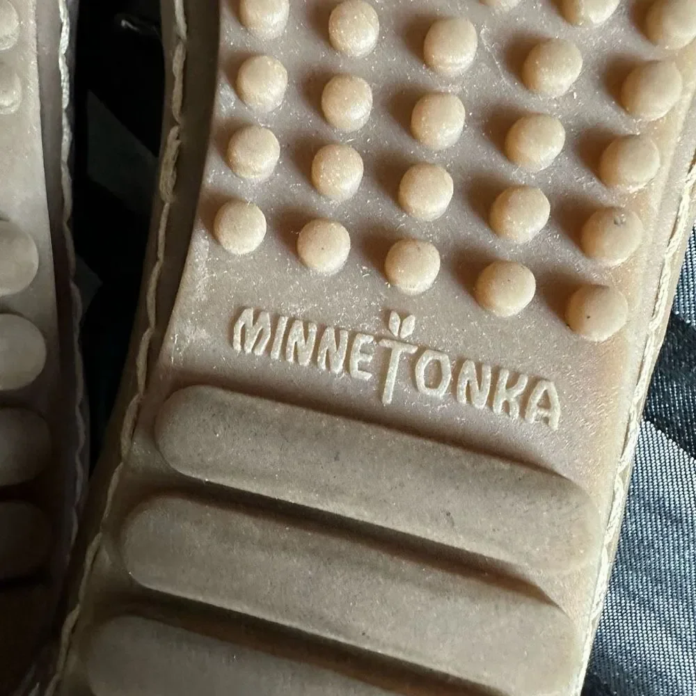 MINNETONKA Leather Southwestern Indian Sandals